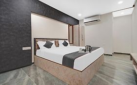 Townhouse Oak Hotel Rudra